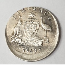 AUSTRALIA 1963 . SIXPENCE . ERROR . NICE BROADSTRIKE